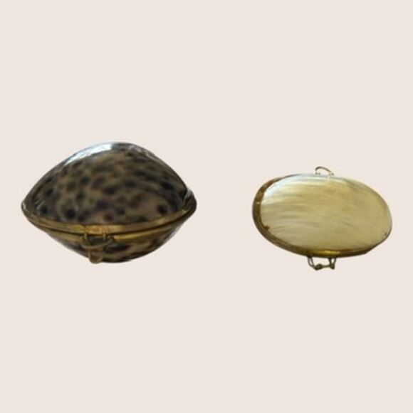 🐚 VTG MOTHER OF PEARL + TIGER COWRIE HINGED SHELL PILL TRINKET JEWELRY BOX SET - Picture 2 of 5